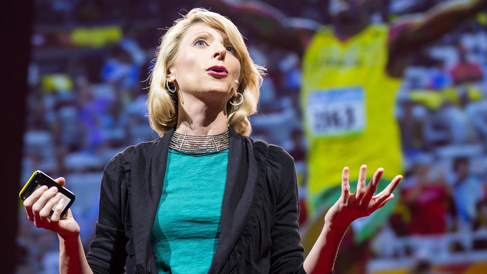 Your body language shapes who you are – Amy Cuddy