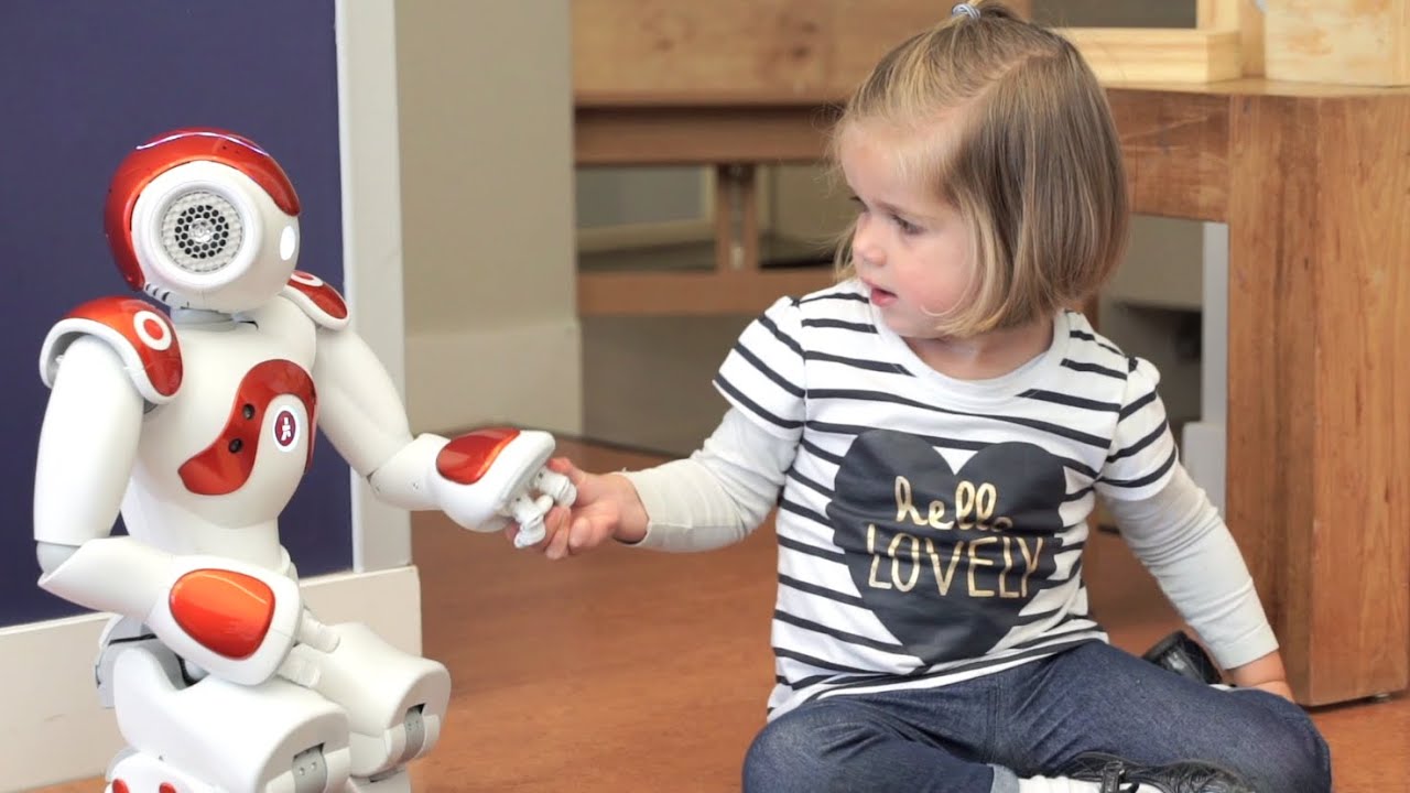 Social robot helps teaching toddlers a second language