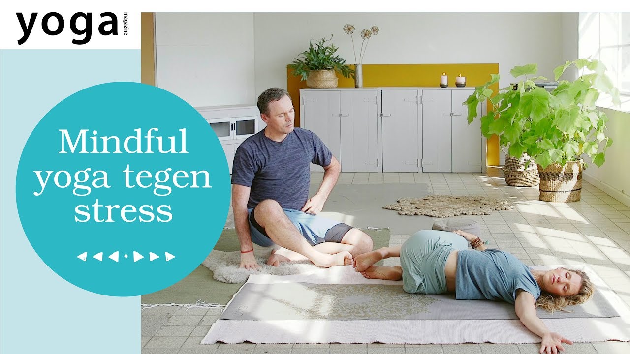 Mindful yoga tegen stress  (ontspannende mindfulness oefeningen) | Yoga Magazine