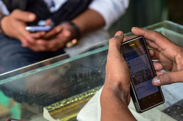 Bangladesh regulator orders telcos to stop providing free access to social media – TechCrunch