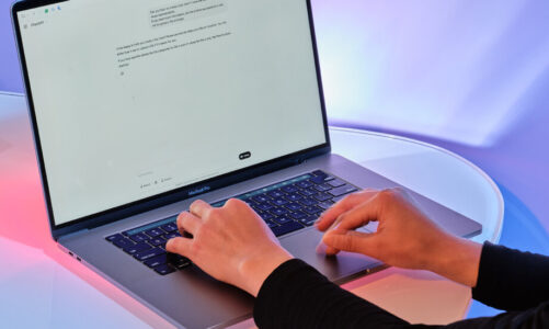 Darle las gracias a ChatGPT es costoso. Pero quizá valga la pena