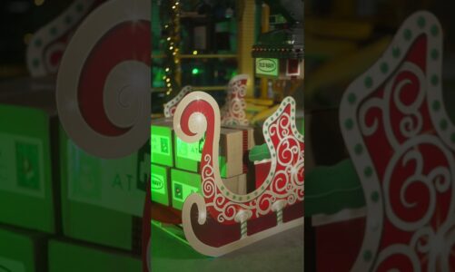 Holiday Magic with Gap Inc. and Stretch | Boston Dynamics